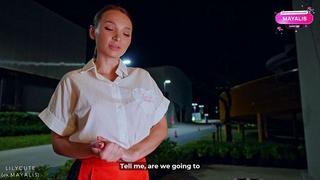 Официантка отрабатывает косяк в туалете рестика