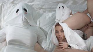 В моем доме живет призрак, который охотится за моей спермой