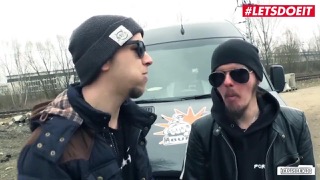 Красноволосая милашка дала себя здорово трахнуть прямо в автобусе