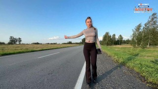Телочка трахается за поездку до города