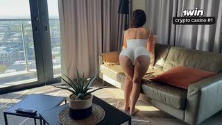 Одинокой соседке очень сильно нужен член
